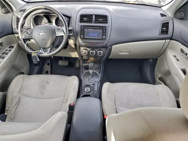 JA4AR3AW5HZ065913 2017 MITSUBISHI OUTLANDER - Image 8