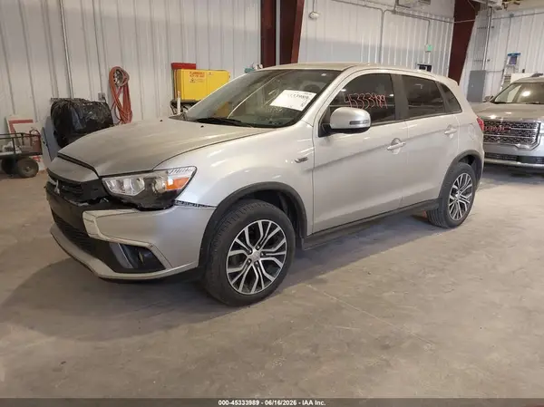 JA4AR3AW5JU003074 2018 MITSUBISHI OUTLANDER - Image 2