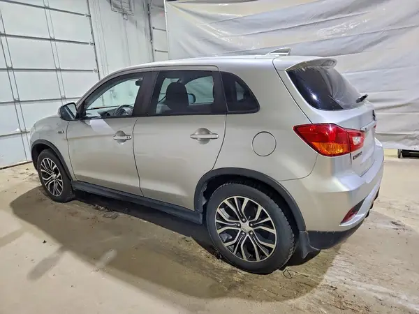 JA4AR3AW5JU013152 2018 MITSUBISHI OUTLANDER - Image 2