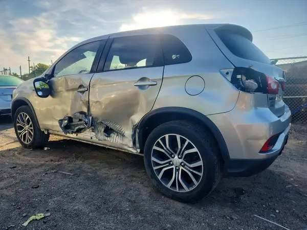JA4AR3AW5JU013202 2018 MITSUBISHI OUTLANDER - Image 2