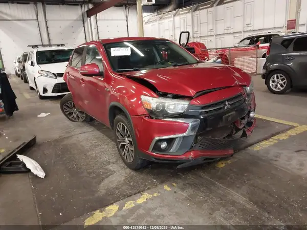 JA4AR3AW5JU014592 2018 MITSUBISHI OUTLANDER - Image 1