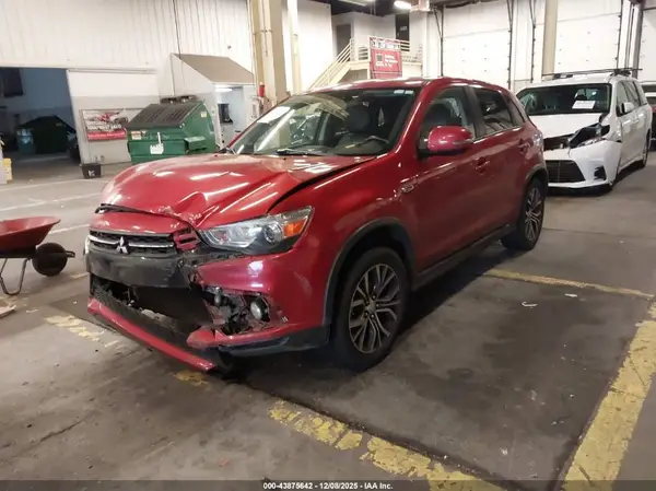 JA4AR3AW5JU014592 2018 MITSUBISHI OUTLANDER - Image 2