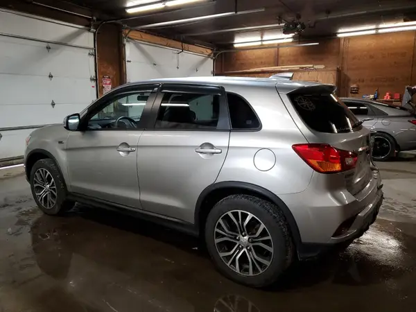 JA4AR3AW5JU017329 2018 MITSUBISHI OUTLANDER - Image 2