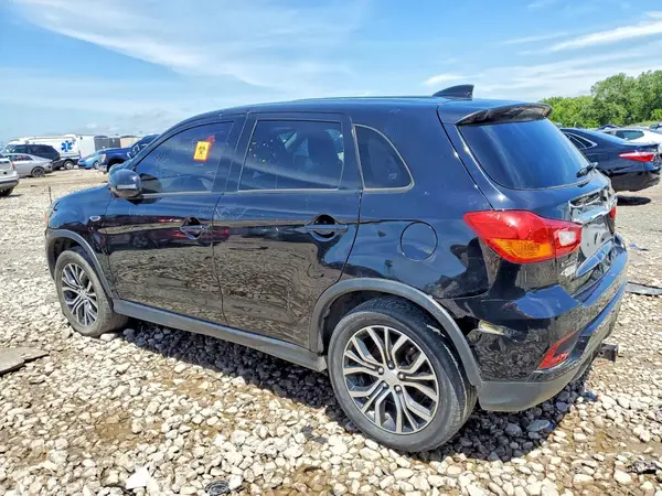 JA4AR3AW5JU020120 2018 MITSUBISHI OUTLANDER - Image 2