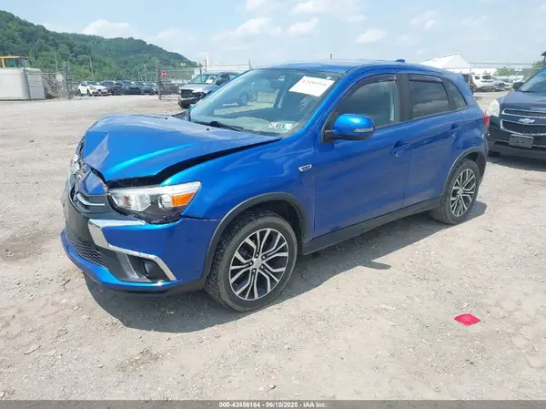 JA4AR3AW5JZ008911 2018 MITSUBISHI OUTLANDER - Image 2