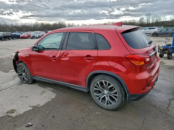 JA4AR3AW5JZ010738 2018 MITSUBISHI OUTLANDER - Image 2