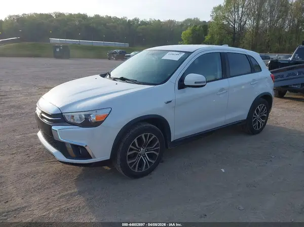 JA4AR3AW5JZ018760 2018 MITSUBISHI OUTLANDER - Image 2