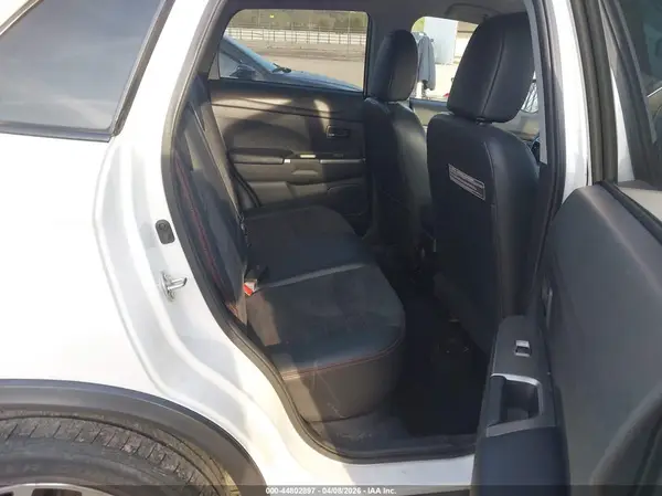 JA4AR3AW5JZ018760 2018 MITSUBISHI OUTLANDER - Image 8