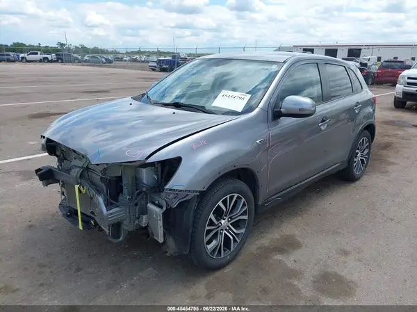 JA4AR3AW5JZ020041 2018 MITSUBISHI OUTLANDER - Image 2