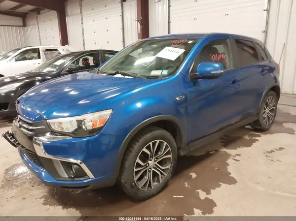JA4AR3AW5JZ033503 2018 MITSUBISHI OUTLANDER - Image 2