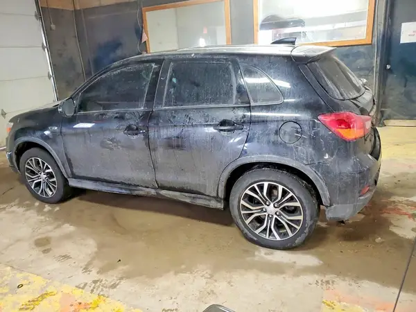 JA4AR3AW5JZ033758 2018 MITSUBISHI OUTLANDER - Image 2