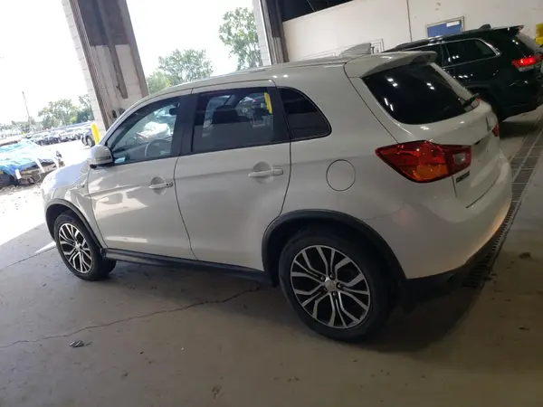 JA4AR3AW6HZ026912 2017 MITSUBISHI OUTLANDER - Image 2
