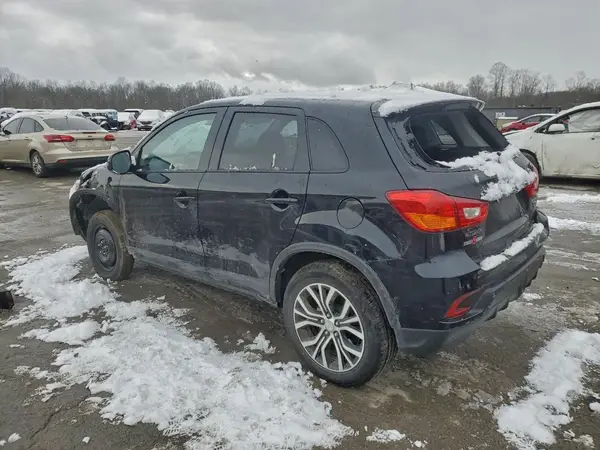 JA4AR3AW6JU001379 2018 MITSUBISHI OUTLANDER - Image 2