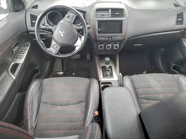 JA4AR3AW6JU001379 2018 MITSUBISHI OUTLANDER - Image 8