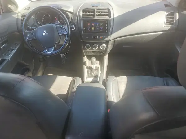 JA4AR3AW6JU001544 2018 MITSUBISHI OUTLANDER - Image 8