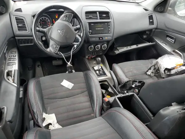 JA4AR3AW6JU001642 2018 MITSUBISHI OUTLANDER - Image 8