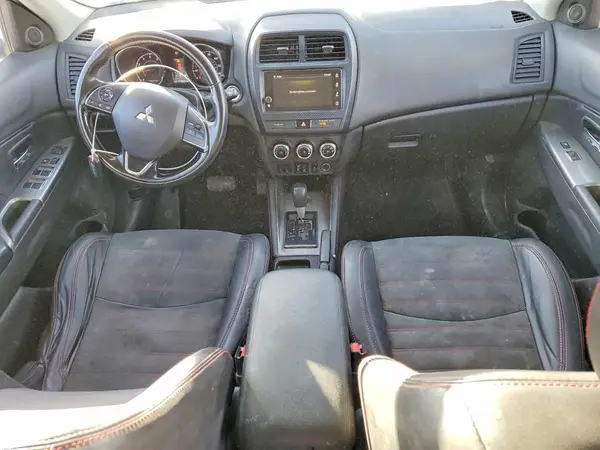 JA4AR3AW6JU003133 2018 MITSUBISHI OUTLANDER - Image 8