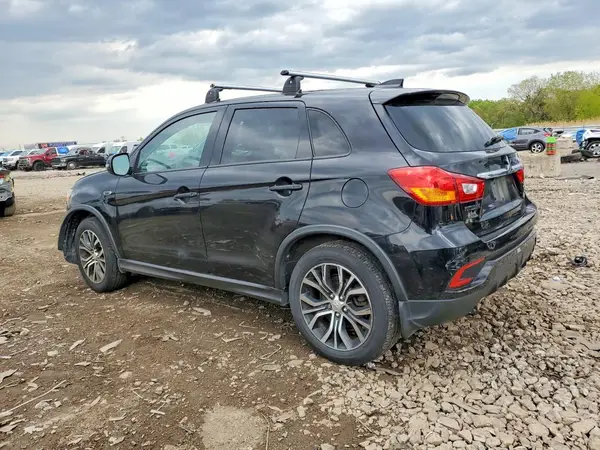 JA4AR3AW6JU010583 2018 MITSUBISHI OUTLANDER - Image 2