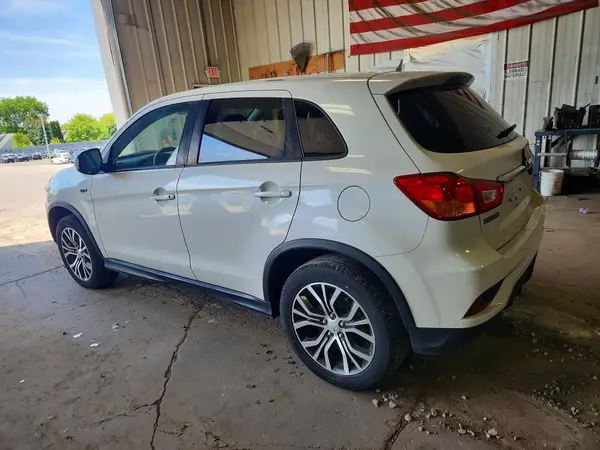 JA4AR3AW6JU025584 2018 MITSUBISHI OUTLANDER - Image 2