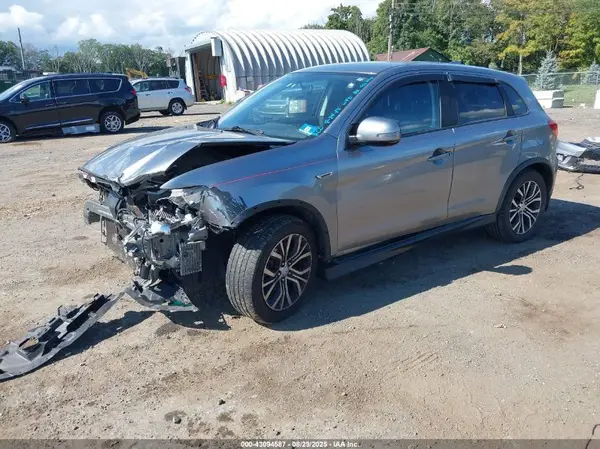 JA4AR3AW6JZ008948 2018 MITSUBISHI OUTLANDER - Image 2