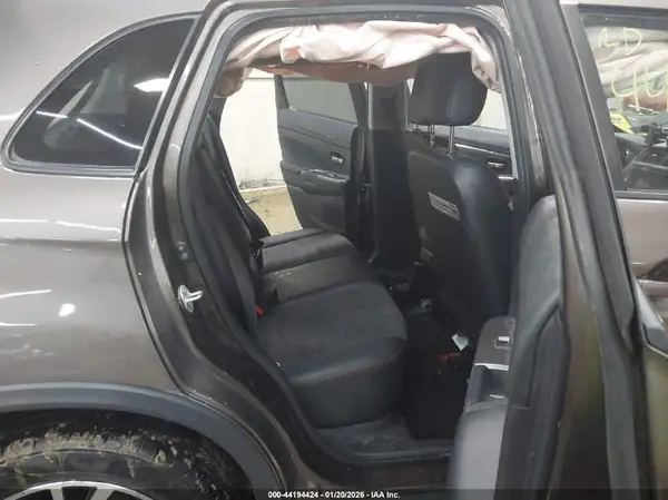 JA4AR3AW6JZ012076 2018 MITSUBISHI OUTLANDER - Image 8