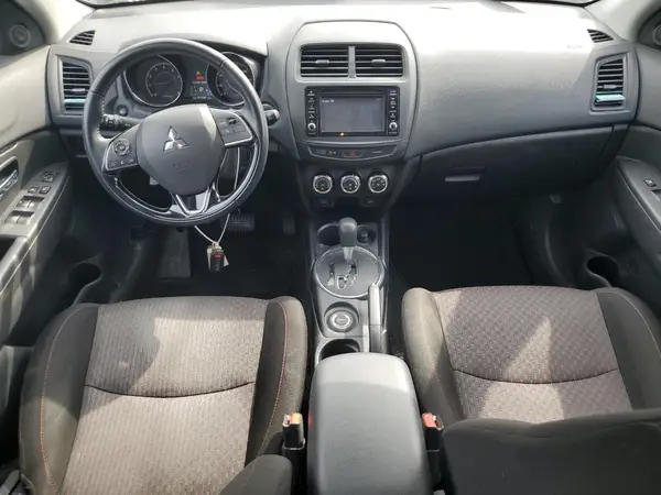 JA4AR3AW7HZ017975 2017 MITSUBISHI OUTLANDER - Image 8