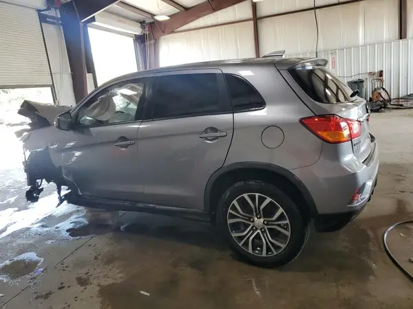 JA4AR3AW7JU001469 2018 MITSUBISHI OUTLANDER - Image 2
