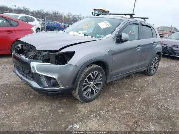 JA4AR3AW7JU004033 2018 MITSUBISHI OUTLANDER - Image 2