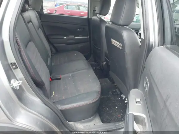 JA4AR3AW7JU004033 2018 MITSUBISHI OUTLANDER - Image 8