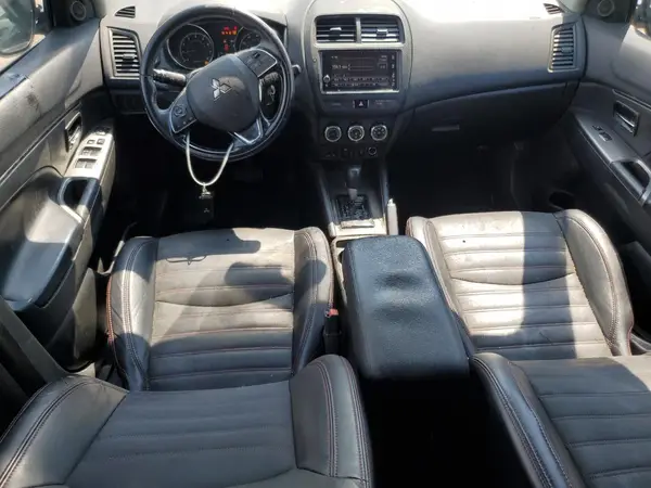 JA4AR3AW7JU014108 2018 MITSUBISHI OUTLANDER - Image 8