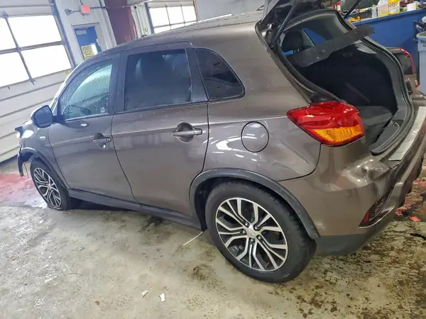 JA4AR3AW7JU017199 2018 MITSUBISHI OUTLANDER - Image 2