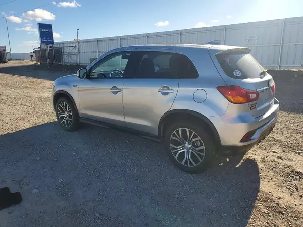 JA4AR3AW7JU025738 2018 MITSUBISHI OUTLANDER - Image 2