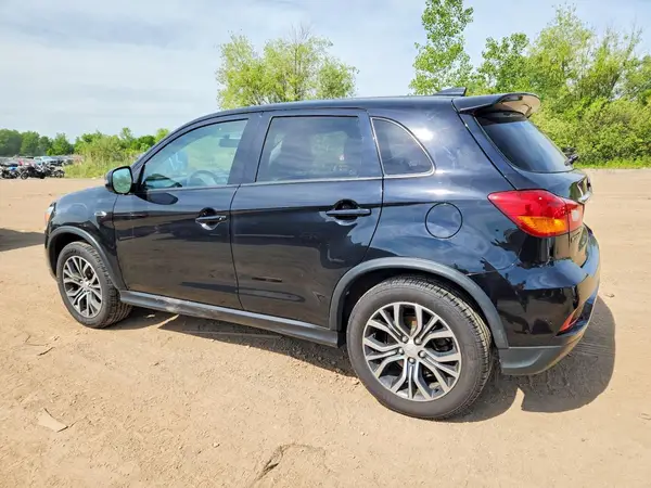 JA4AR3AW7JZ001443 2018 MITSUBISHI OUTLANDER - Image 2