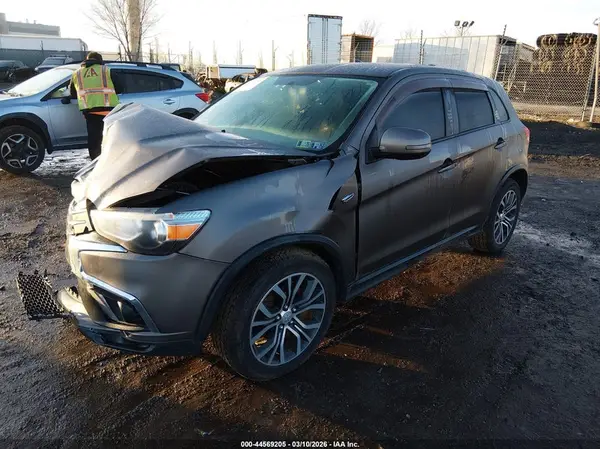 JA4AR3AW7JZ012829 2018 MITSUBISHI OUTLANDER - Image 2