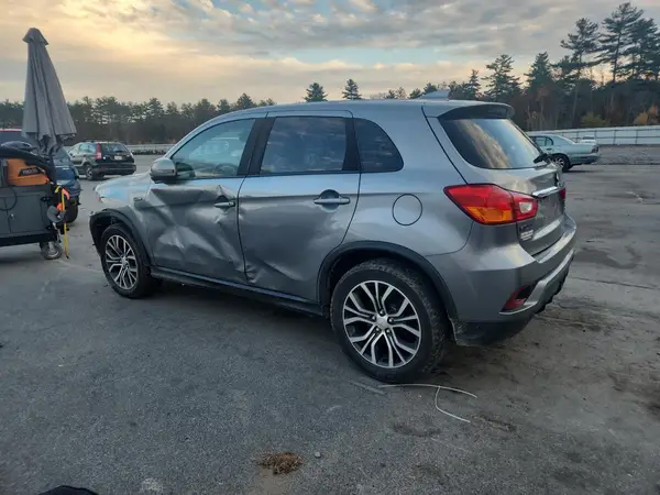 JA4AR3AW7JZ032630 2018 MITSUBISHI OUTLANDER - Image 2