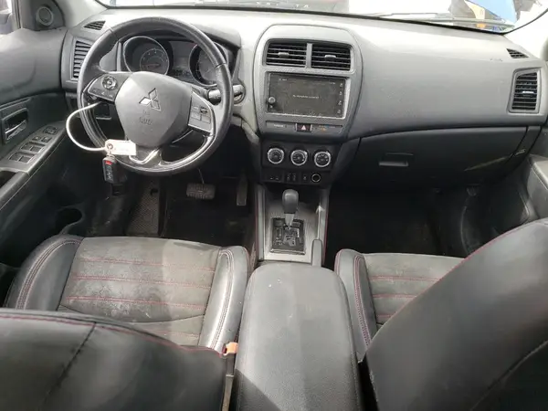 JA4AR3AW7JZ032661 2018 MITSUBISHI OUTLANDER - Image 8