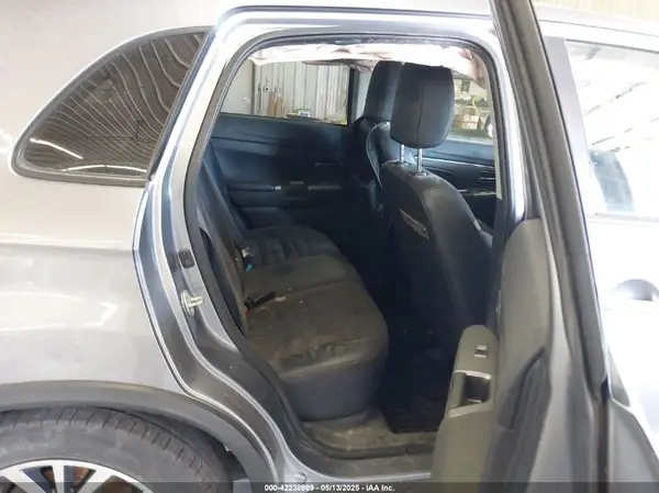 JA4AR3AW7JZ035379 2018 MITSUBISHI OUTLANDER - Image 8
