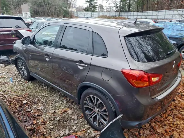 JA4AR3AW8HZ031609 2017 MITSUBISHI OUTLANDER - Image 2