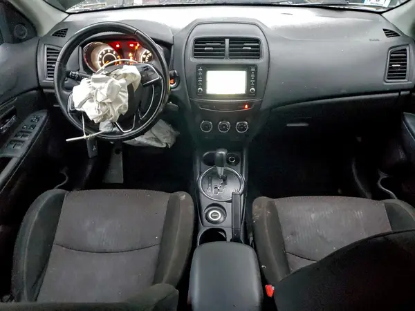 JA4AR3AW8HZ031609 2017 MITSUBISHI OUTLANDER - Image 8