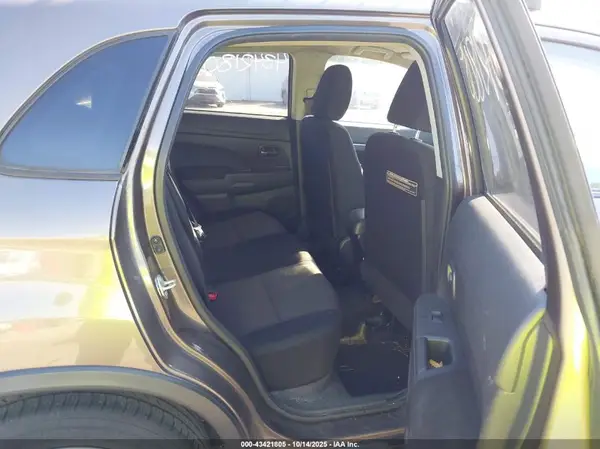 JA4AR3AW8HZ046272 2017 MITSUBISHI OUTLANDER - Image 8
