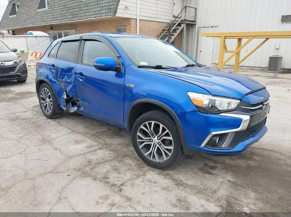 JA4AR3AW8JU000962 2018 MITSUBISHI OUTLANDER - Image 1