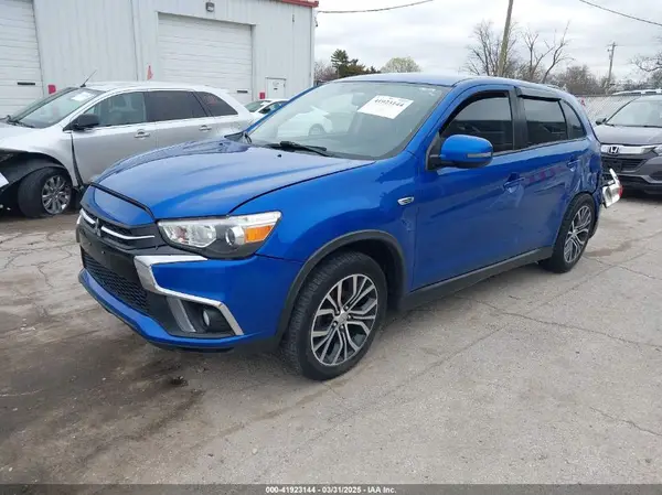 JA4AR3AW8JU000962 2018 MITSUBISHI OUTLANDER - Image 2