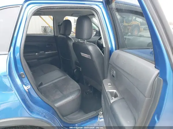 JA4AR3AW8JU000962 2018 MITSUBISHI OUTLANDER - Image 8