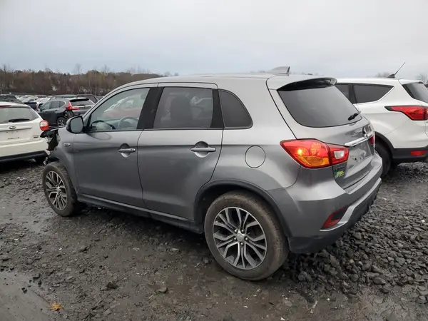 JA4AR3AW8JU001142 2018 MITSUBISHI OUTLANDER - Image 2