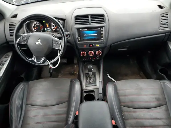 JA4AR3AW8JU001142 2018 MITSUBISHI OUTLANDER - Image 8