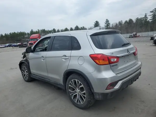JA4AR3AW8JU012500 2018 MITSUBISHI OUTLANDER - Image 2