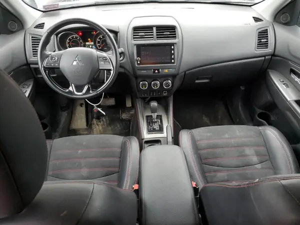 JA4AR3AW8JU012500 2018 MITSUBISHI OUTLANDER - Image 8