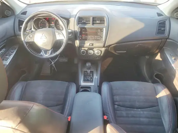 JA4AR3AW8JU012786 2018 MITSUBISHI OUTLANDER - Image 8