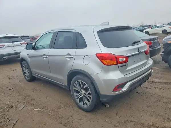JA4AR3AW8JU013016 2018 MITSUBISHI OUTLANDER - Image 2
