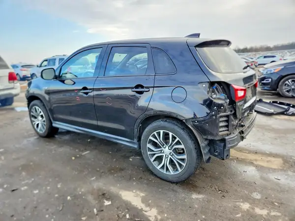 JA4AR3AW8JU018846 2018 MITSUBISHI OUTLANDER - Image 2